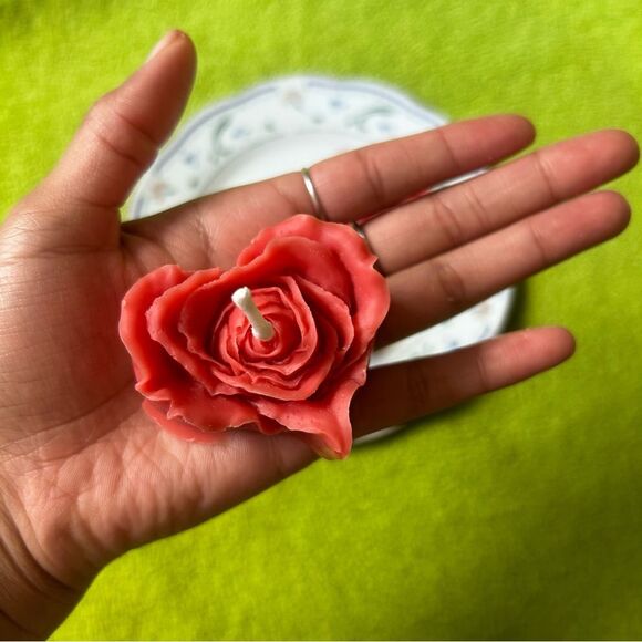 Set of 3 Heart-Shaped Rose Candles - Watermelon Scented - Picture 4 of 10